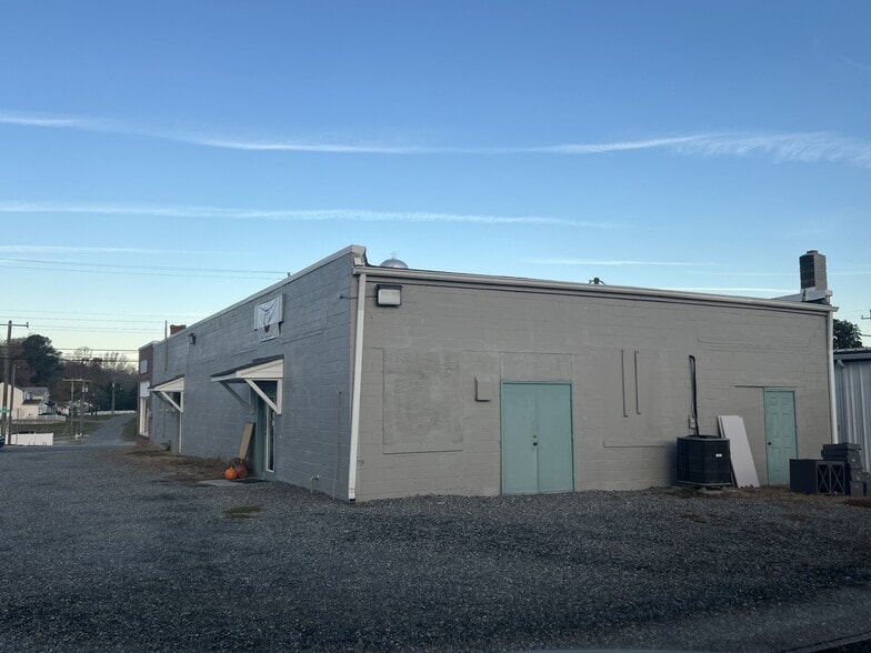 15692 Kings Hwy, Montross, VA for lease - Building Photo - Image 3 of 4