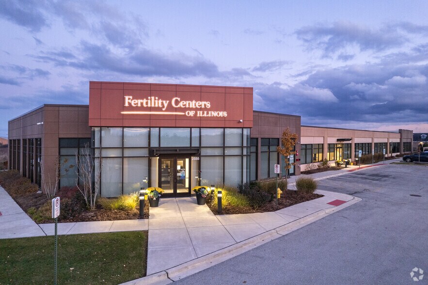 2555 Patriot Blvd, Glenview, IL for lease - Primary Photo - Image 1 of 6