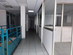 Retail in Aubagne for lease Interior Photo- Image 2 of 4