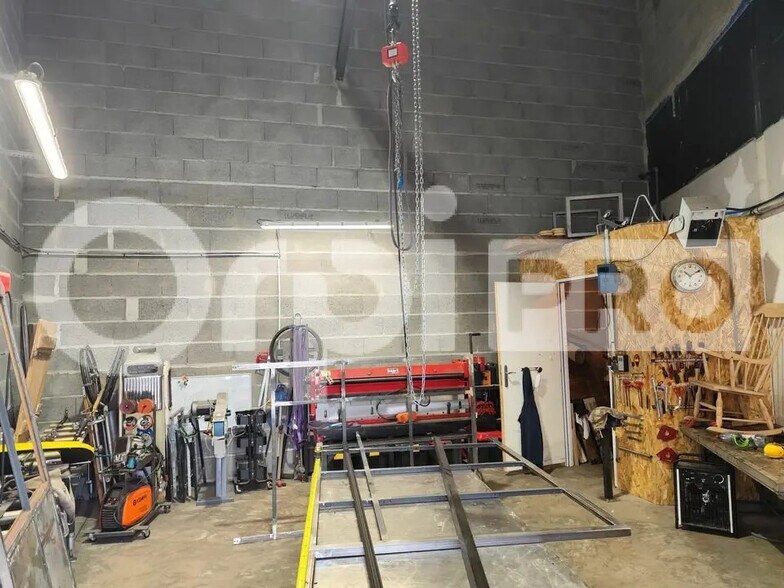 Flex in Limoges for lease - Interior Photo - Image 2 of 4