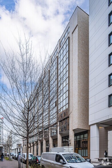 Office in Nanterre for lease - Building Photo - Image 2 of 3