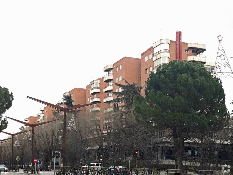 Retail in Guadalajara, Guadalajara for lease - Building Photo - Image 2 of 2