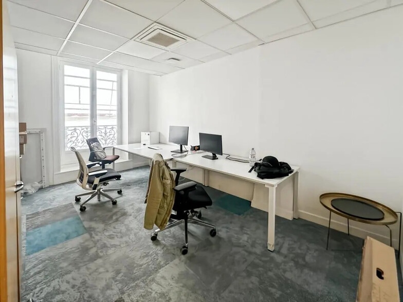 Office in Paris for lease - Building Photo - Image 1 of 8