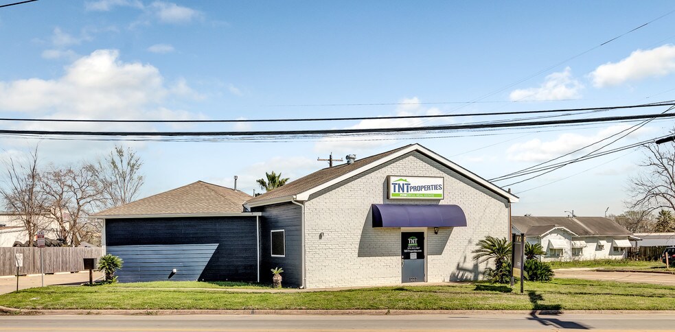 1227 S College Ave, Bryan, TX for sale - Building Photo - Image 1 of 1