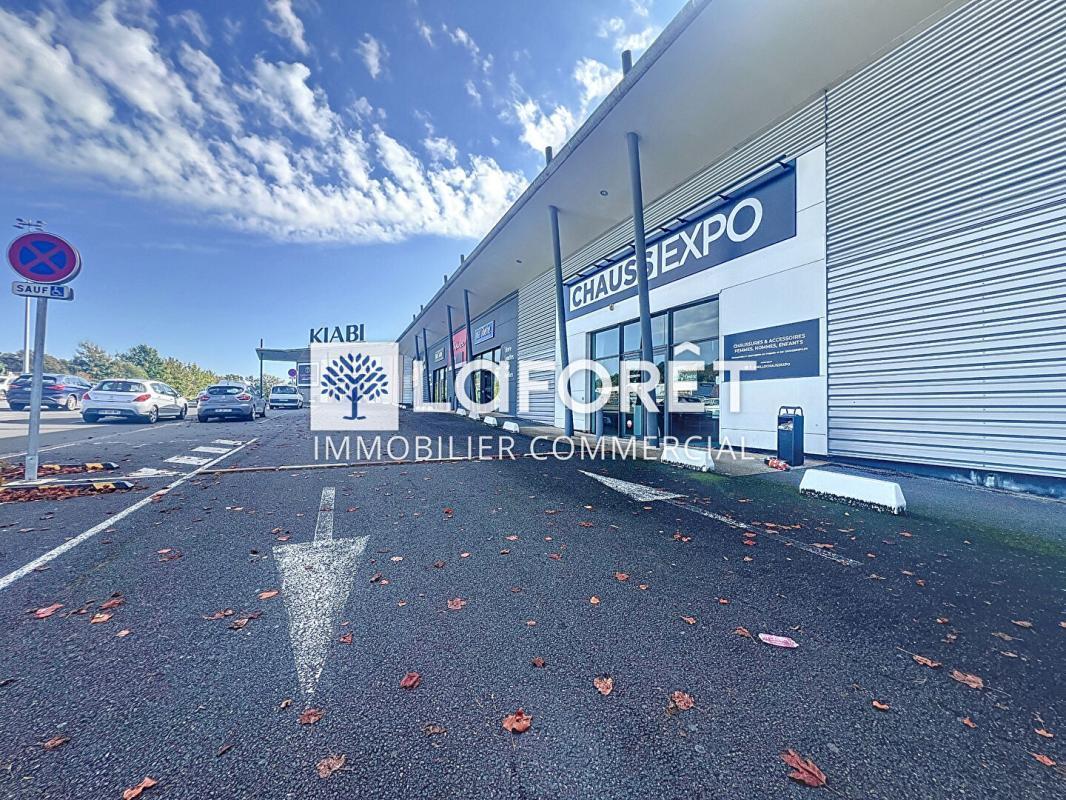 Retail in for sale Building Photo- Image 1 of 8