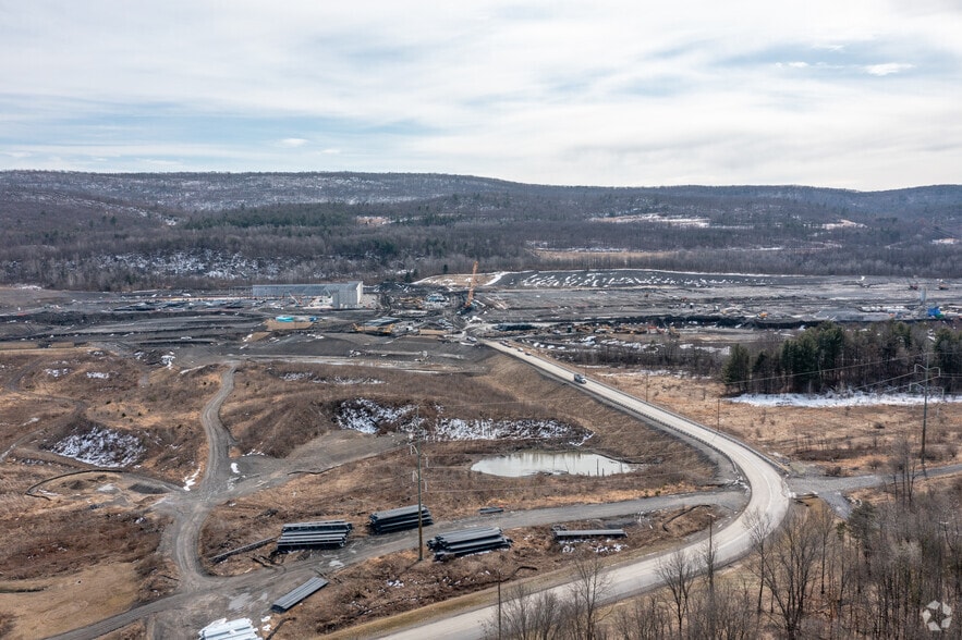 301 Dziak Dr, Nanticoke, PA for lease - Building Photo - Image 3 of 4