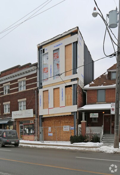 891 Broadview Ave, Toronto, ON for sale - Primary Photo - Image 1 of 1