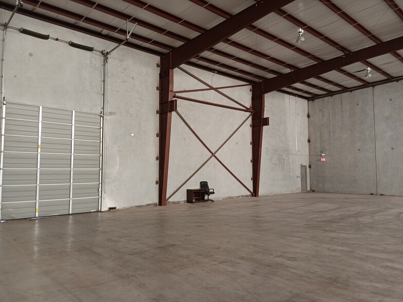 8410 N Sam Houston Pky W, Houston, TX for lease - Building Photo - Image 3 of 20