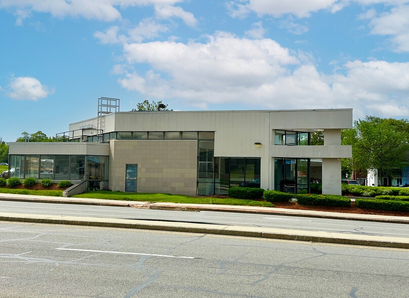 620 Elm St, Manchester, NH for lease - Primary Photo - Image 1 of 7