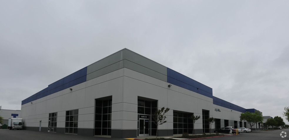 925 National Dr, Sacramento, CA for lease - Building Photo - Image 3 of 34