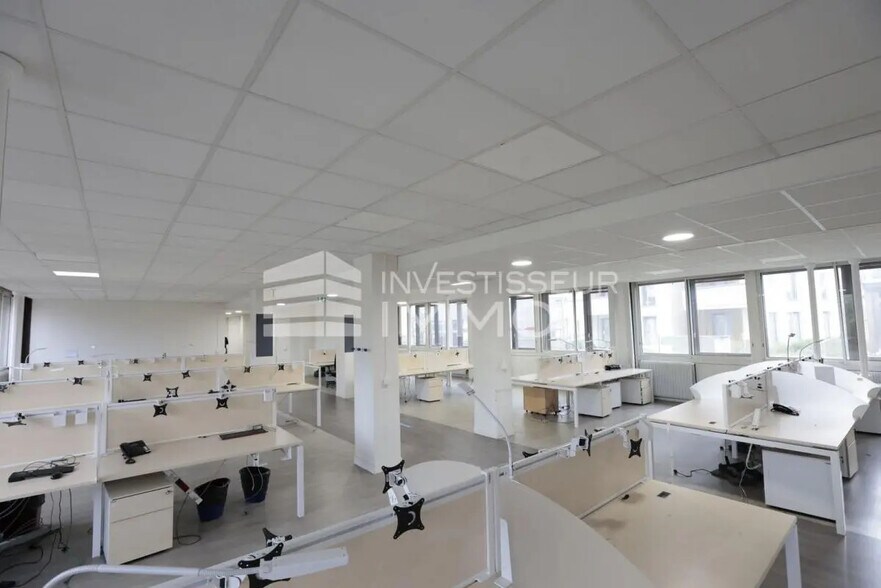 Office in Boissy-Saint-Léger for lease - Building Photo - Image 2 of 14