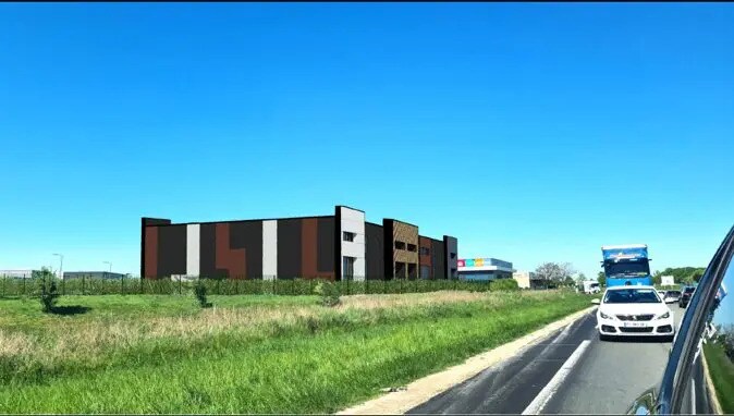 Retail in Mainvilliers for lease Building Photo- Image 1 of 3