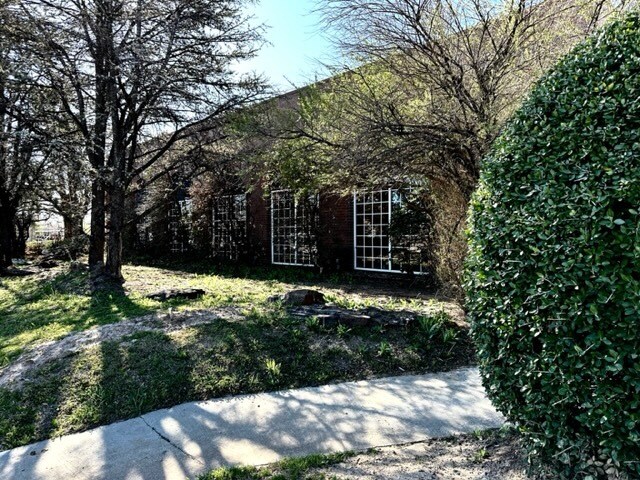 1816 W Lindsey St, Norman, OK for lease - Building Photo - Image 1 of 2