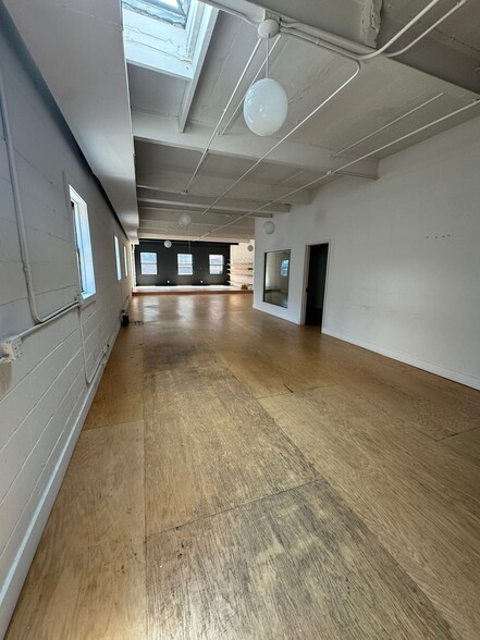 104 N 7th St, Brooklyn, NY for lease - Building Photo - Image 2 of 6