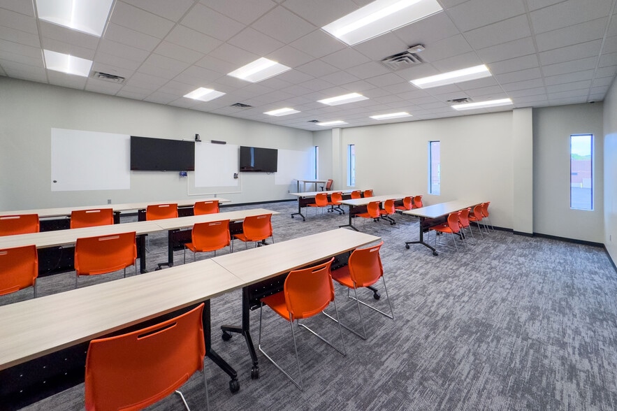 200-298 Fernwood Ave, Edison, NJ for lease - Interior Photo - Image 3 of 4