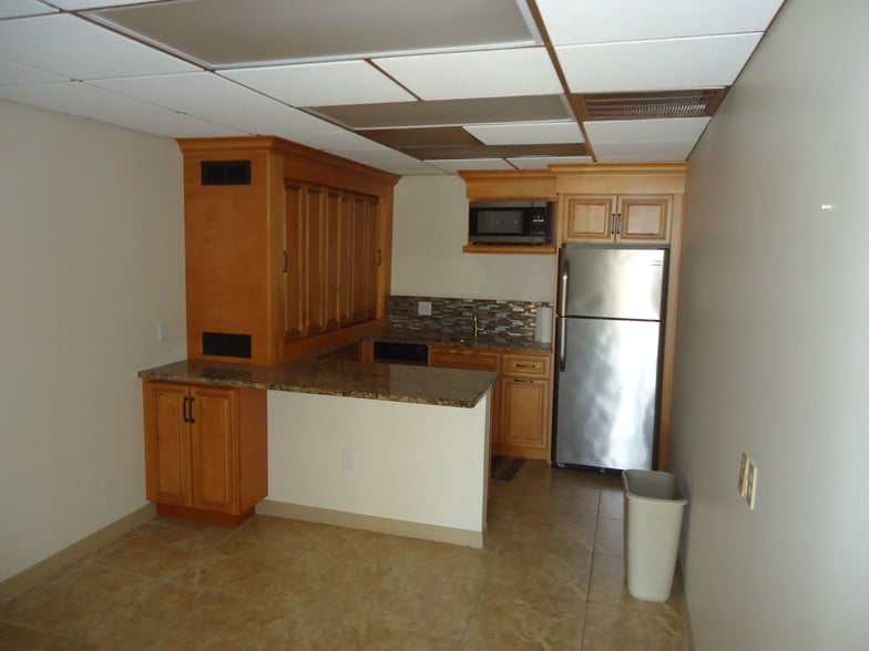 5050 Gulf Blvd, Saint Petersburg, FL for lease - Interior Photo - Image 3 of 6