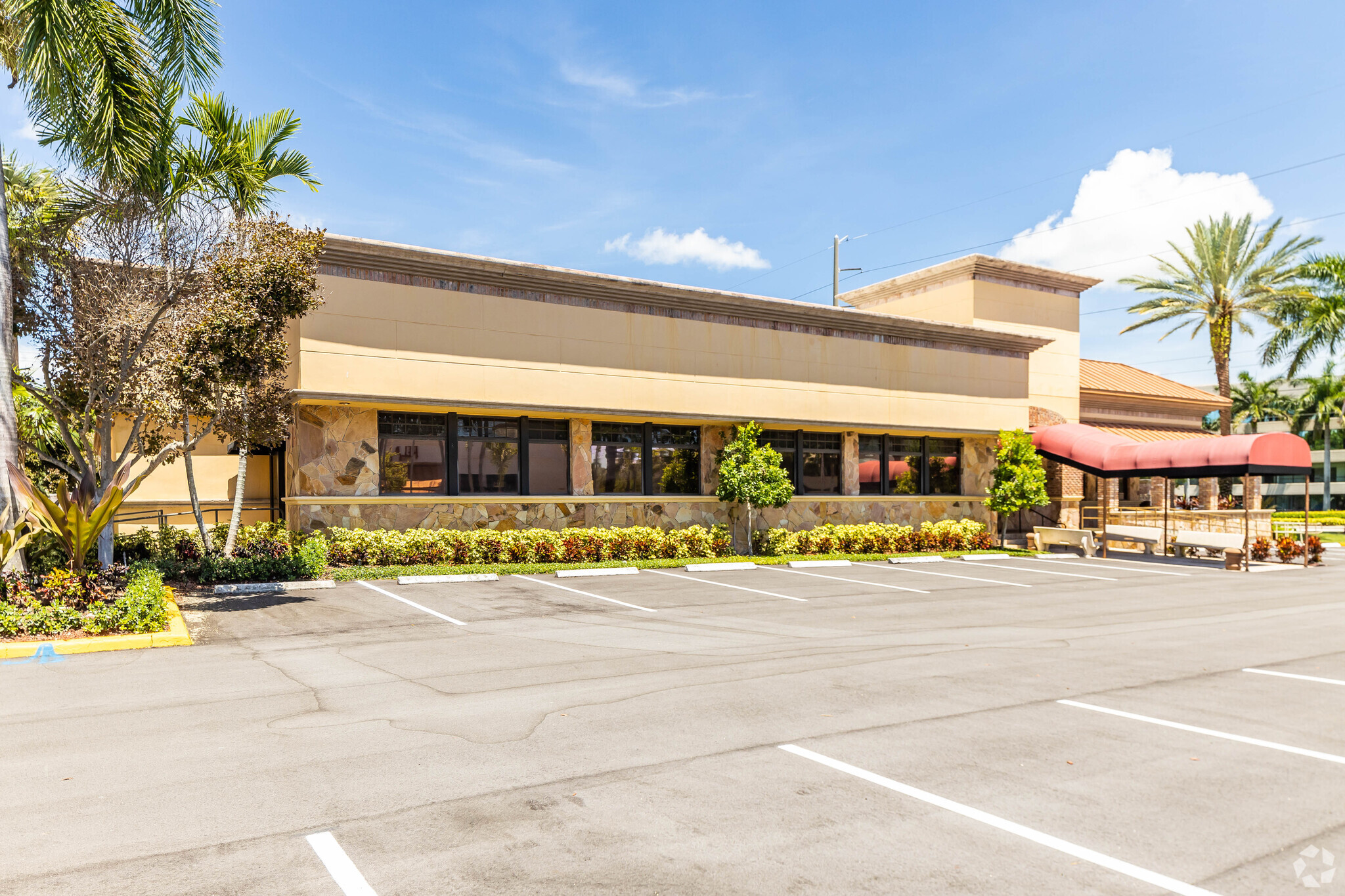 2200-2222 Glades Rd, Boca Raton, FL for lease Building Photo- Image 1 of 8