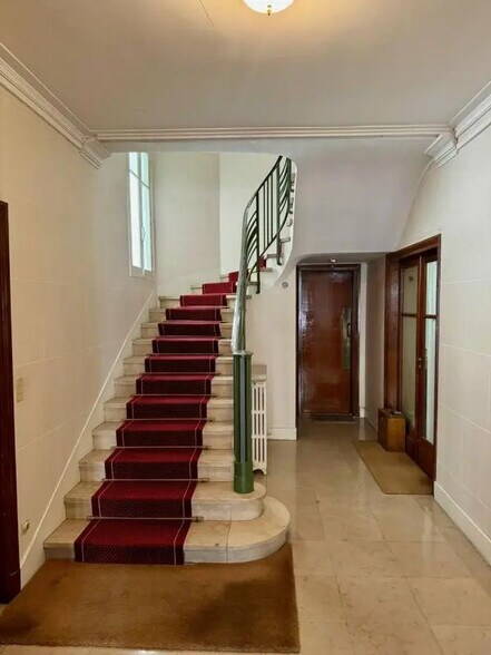 5 Rue De Penthièvre, Paris for lease - Lobby - Image 2 of 5