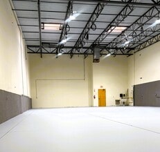 520 Airport Dr NW, Albuquerque, NM for lease Interior Photo- Image 2 of 2