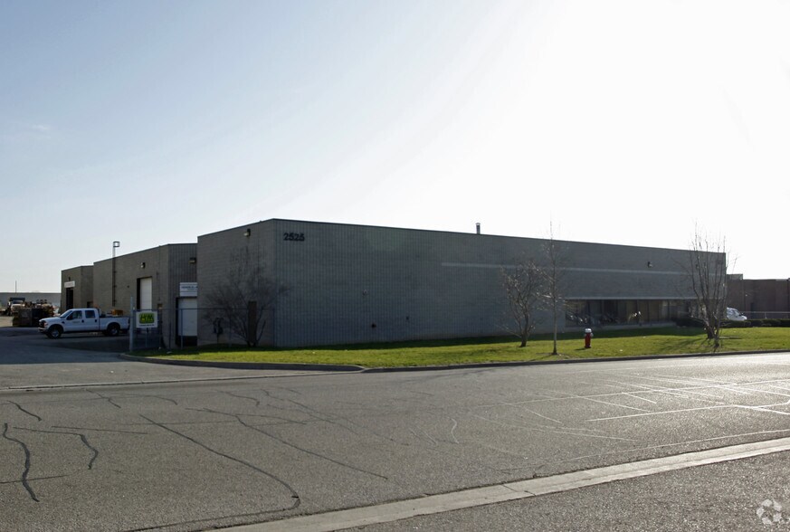 2525 Tedlo St, Mississauga, ON for lease - Building Photo - Image 2 of 7