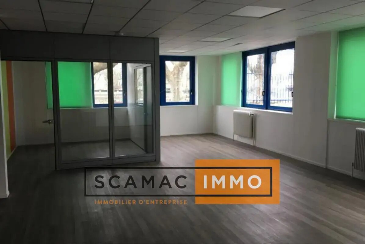 Flex in L'île-Saint-Denis for lease Interior Photo- Image 1 of 2