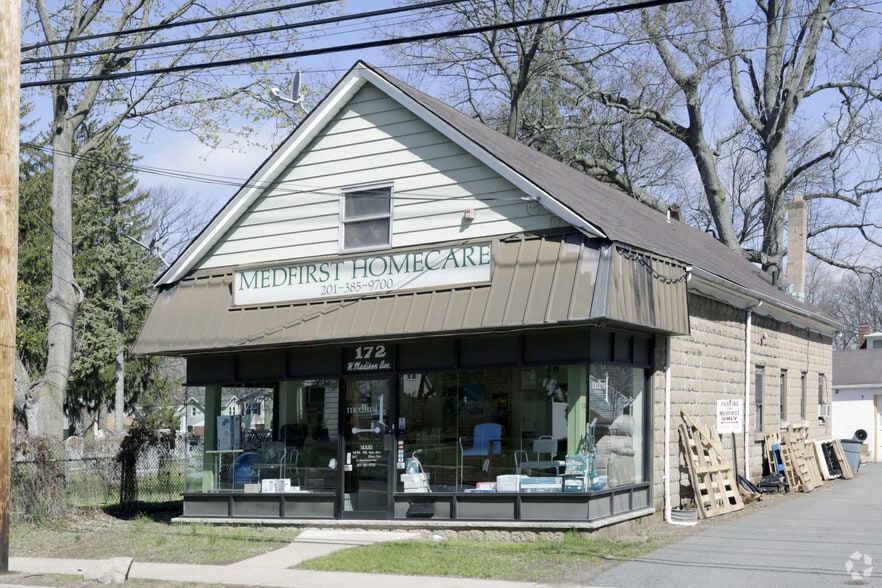 172 W Madison Ave, Dumont, NJ for lease - Primary Photo - Image 1 of 3