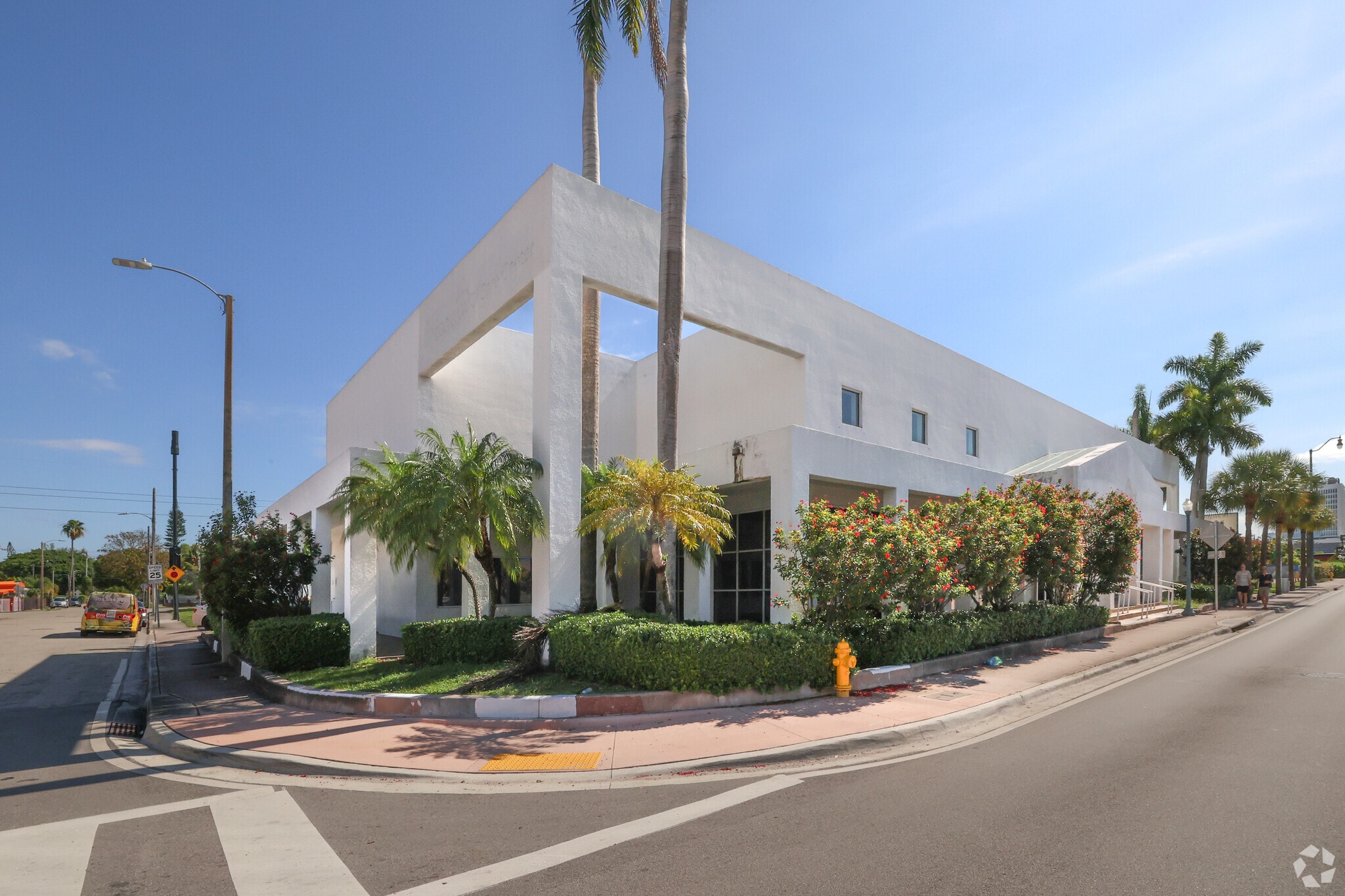 3099 SW 8th St, Miami, FL for lease Primary Photo- Image 1 of 5