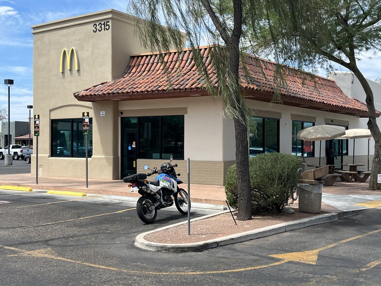 3275 N Swan Rd, Tucson, AZ for lease - Building Photo - Image 2 of 7