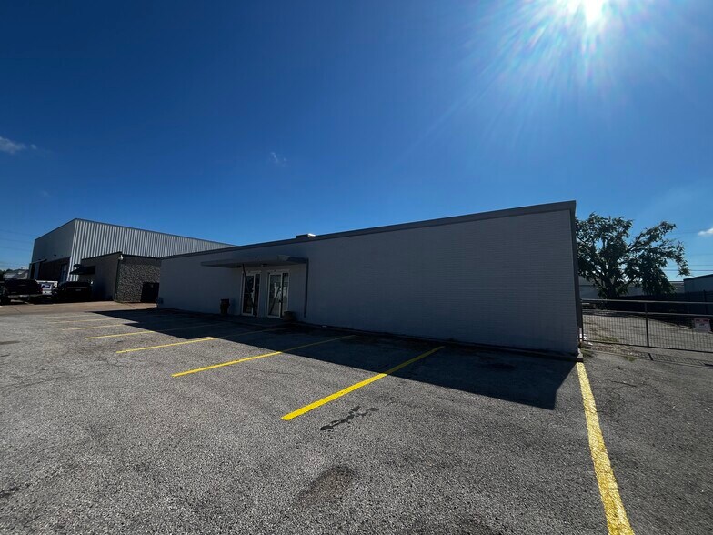 614 Easy St, Garland, TX for lease - Building Photo - Image 2 of 8