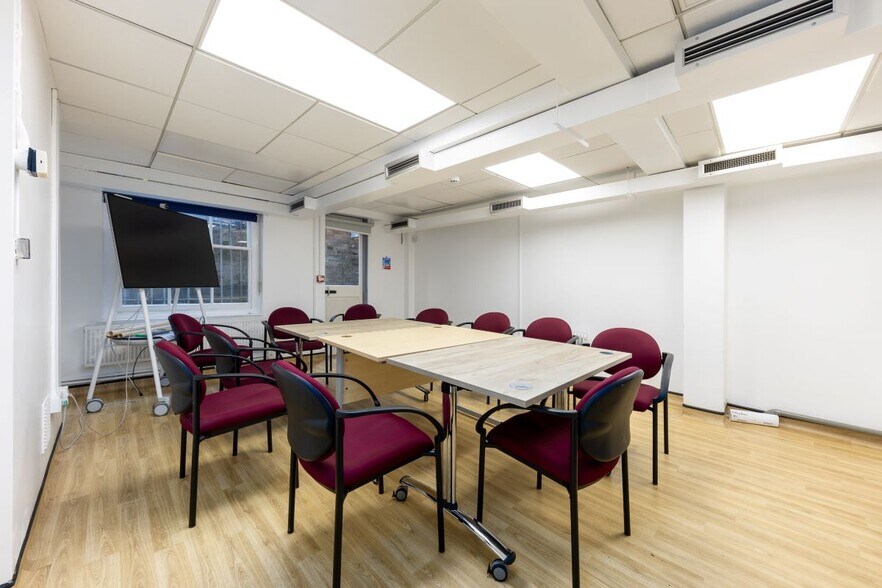 592-594 Holloway Rd, London for lease - Interior Photo - Image 3 of 9