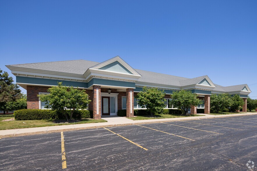 3 S Greenleaf Ave, Gurnee, IL for lease - Building Photo - Image 1 of 32