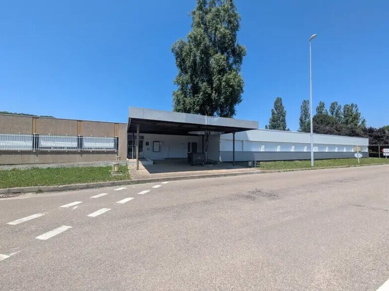 Office in École-Valentin for lease - Building Photo - Image 2 of 5