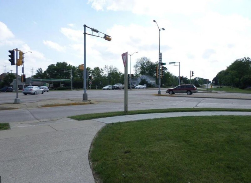 7625 W Mequon Rd, Mequon, WI 53097