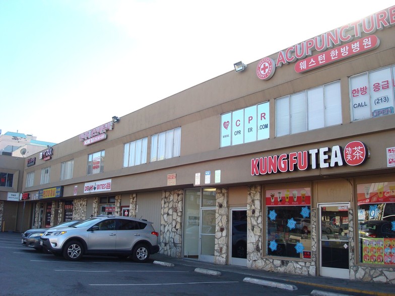 730-740 S Western Ave, Los Angeles, CA for lease - Building Photo - Image 3 of 7