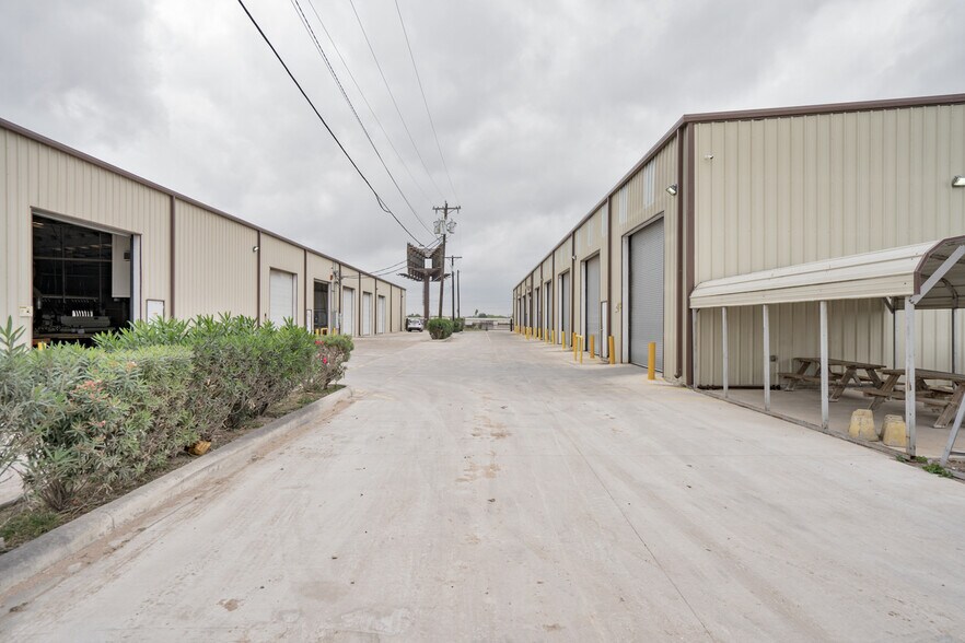 2507 E Expressway 83, Donna, TX for lease - Primary Photo - Image 1 of 15