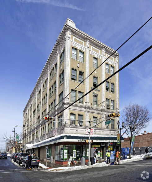 473 Broadway, Bayonne, NJ for lease - Primary Photo - Image 1 of 25