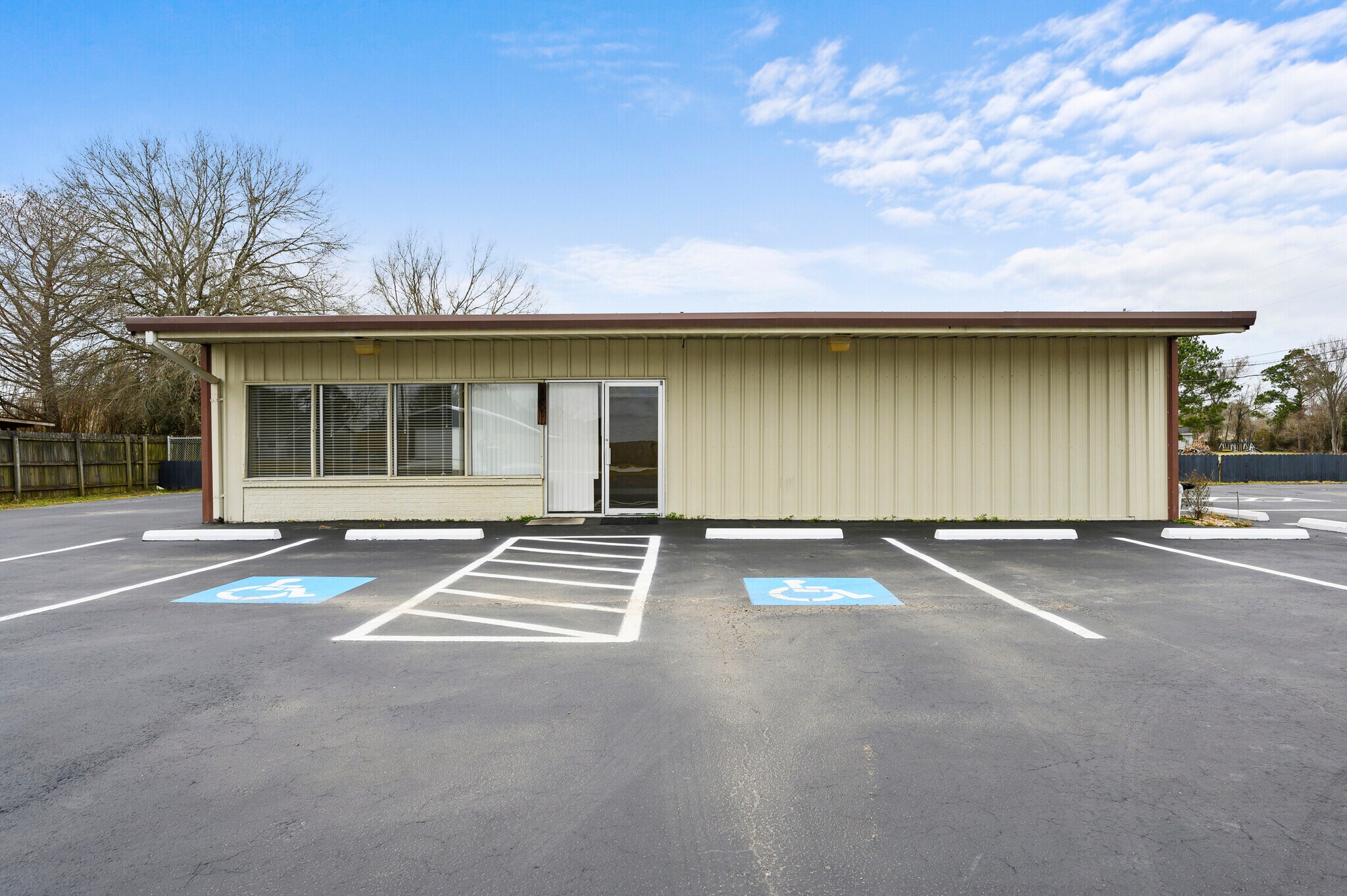 101 Donna St, Anahuac, TX for sale Primary Photo- Image 1 of 1