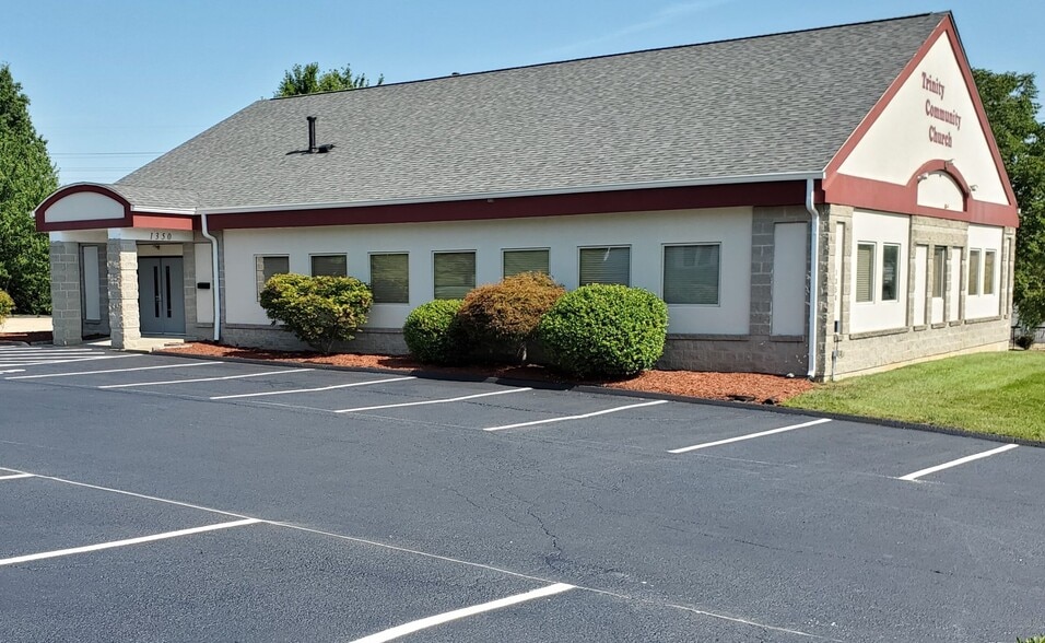 1350 Triad Center Dr, Saint Peters, MO for sale - Building Photo - Image 2 of 17