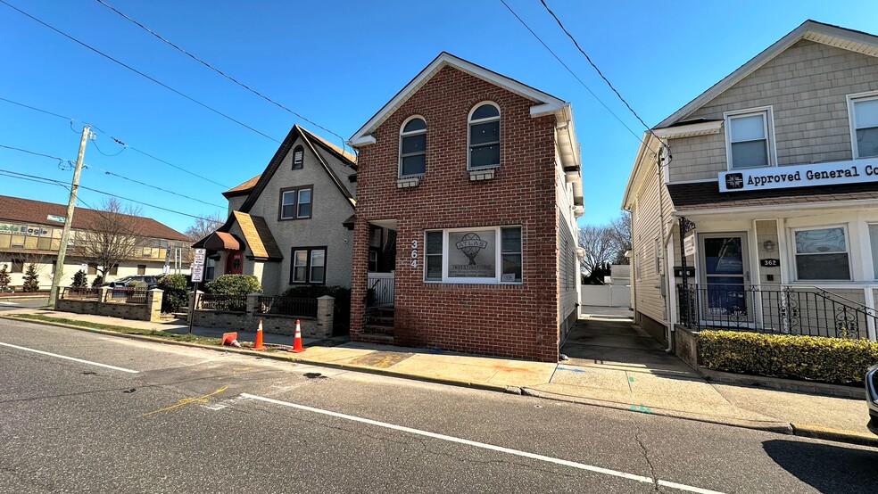 364 Willis Ave, Mineola, NY for sale - Building Photo - Image 1 of 1
