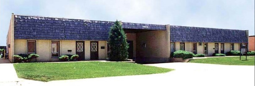 1025 Lunt Ave, Schaumburg, IL for lease - Building Photo - Image 1 of 3