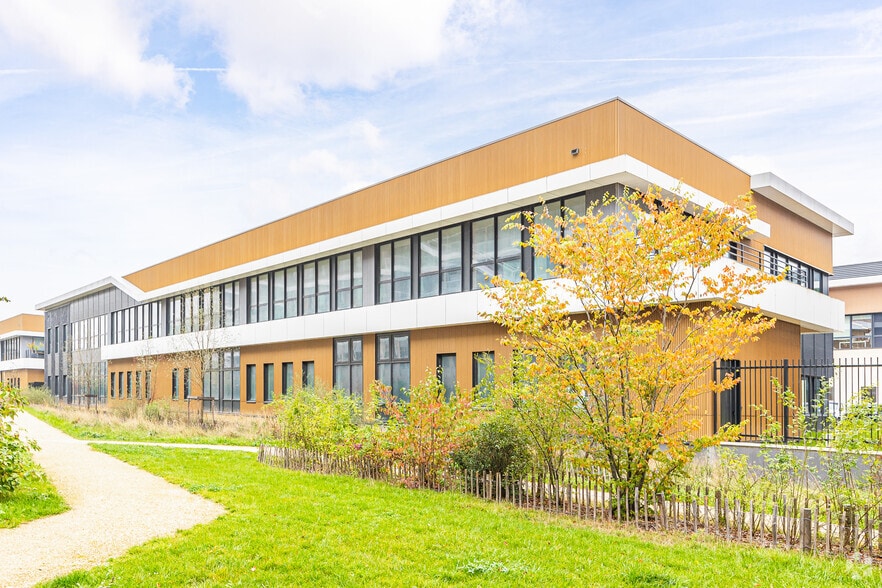 Flex in Nanterre for lease - Building Photo - Image 3 of 3