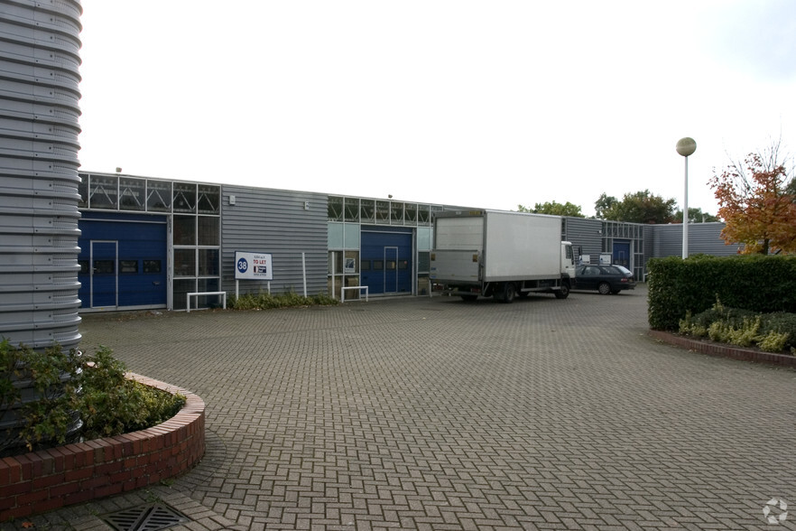 42 Carters Ln, Milton Keynes for lease - Building Photo - Image 2 of 8