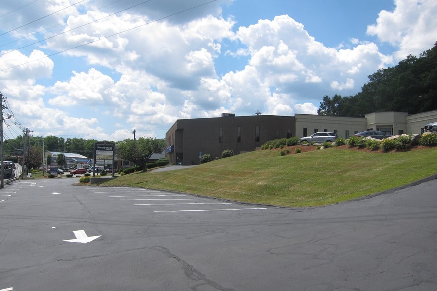 56 Middlesex Tpke, Burlington, MA for lease - Building Photo - Image 3 of 12