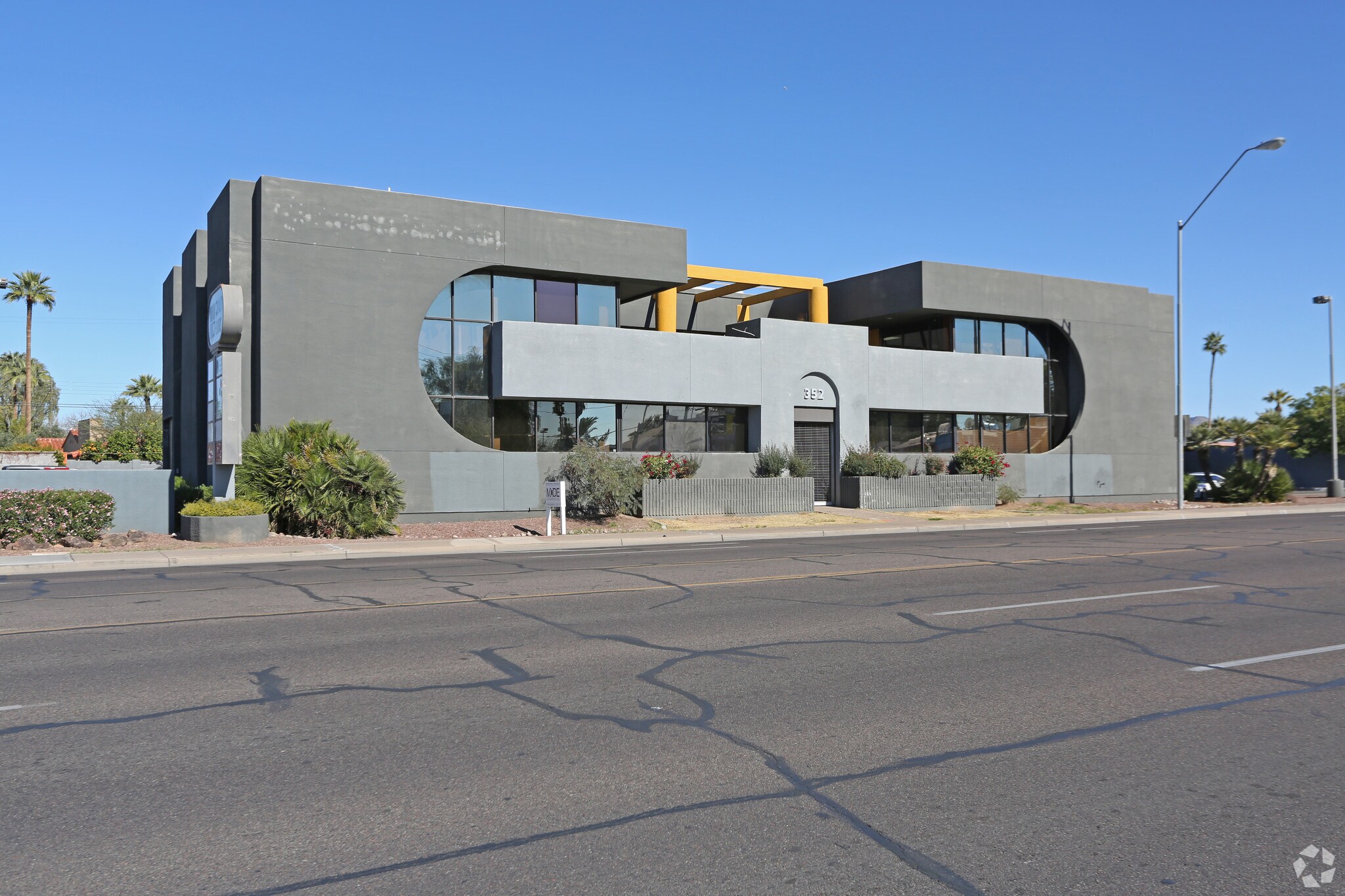 352 E Camelback Rd, Phoenix, AZ for sale Primary Photo- Image 1 of 1