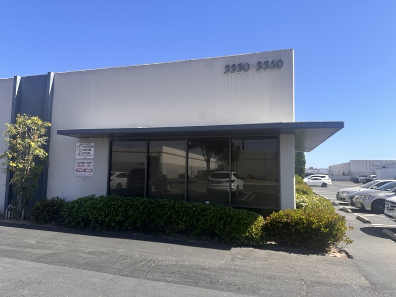 3334 W Harvard St, Santa Ana, CA for lease - Building Photo - Image 2 of 3