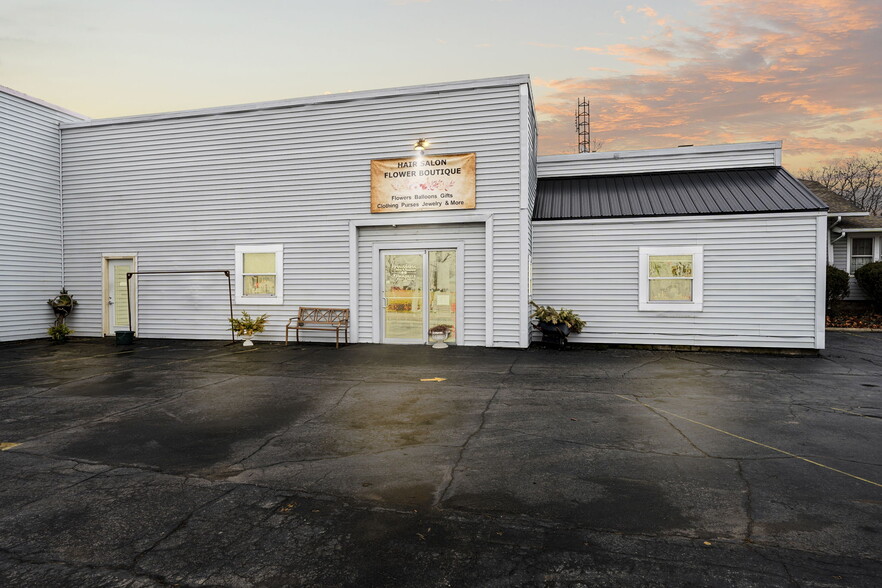 105 N Main St, Geneva, IN for sale - Building Photo - Image 1 of 35