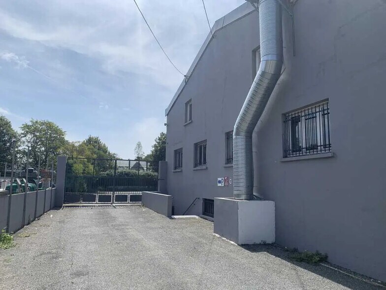 Office in Lormont for lease - Building Photo - Image 3 of 12