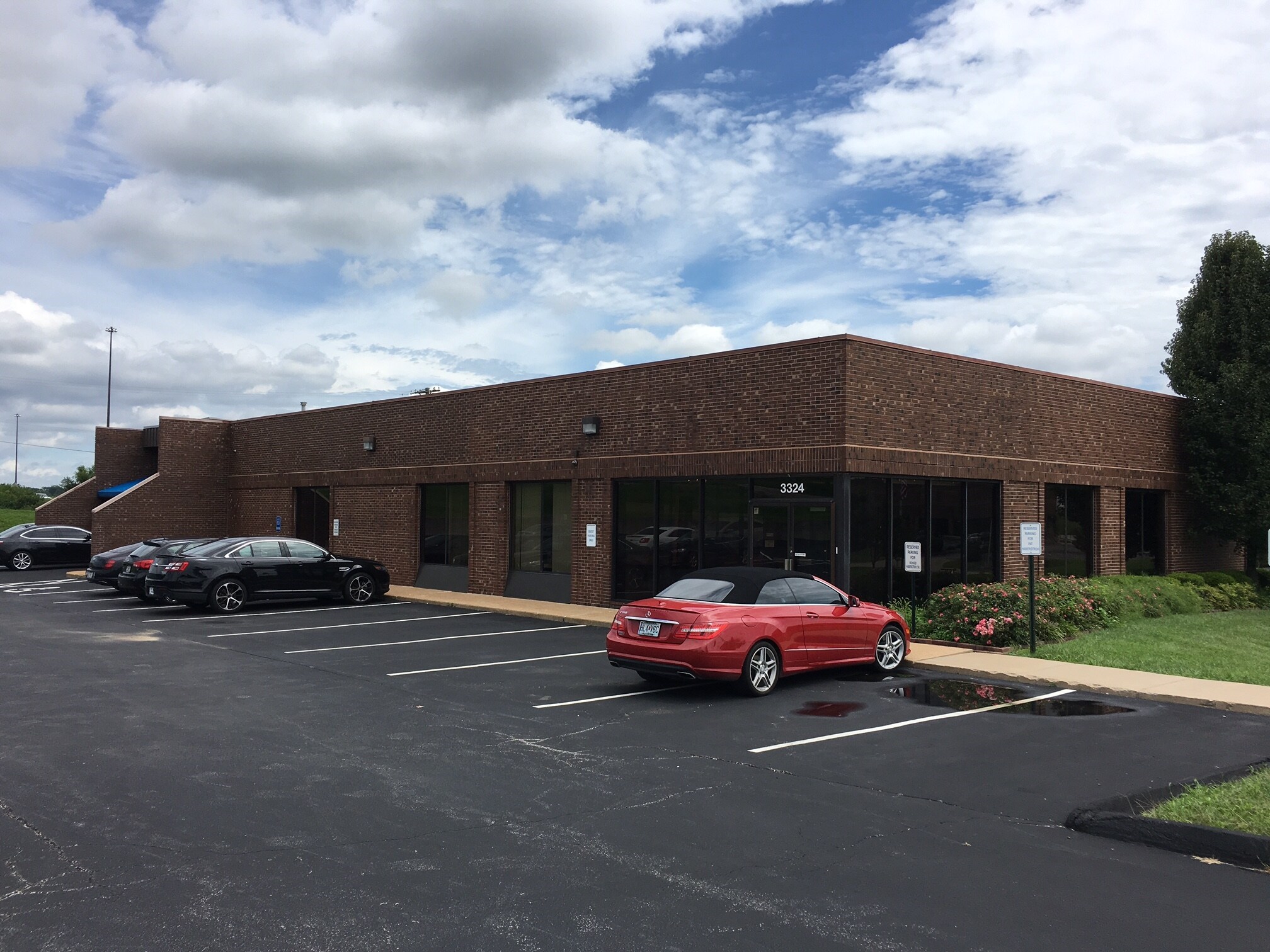 3324 Hollenberg Dr, Bridgeton, MO 63044 Office for Sale
