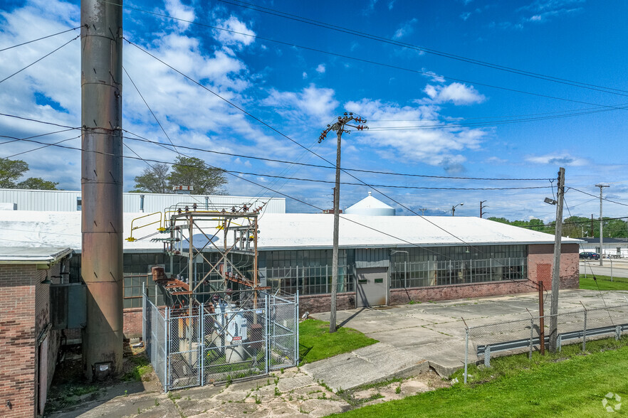 1900 Pleasant St, Dekalb, IL for lease - Primary Photo - Image 1 of 24