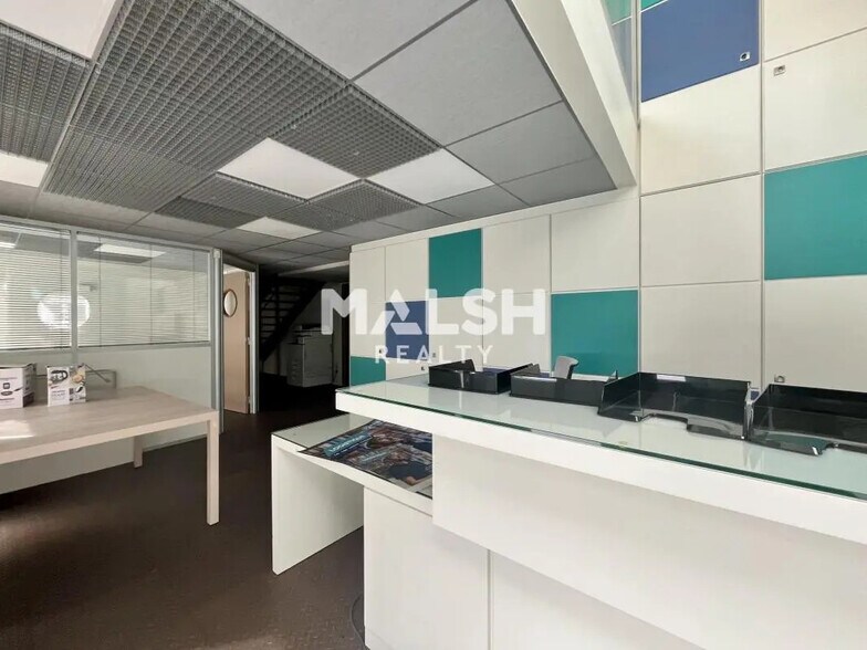 Office in Lyon for lease - Interior Photo - Image 2 of 9